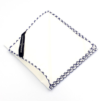 Pochette de poche blanche avec points de couture bleus X